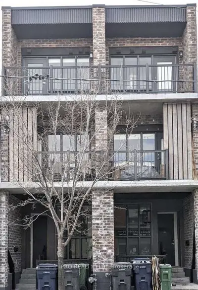 982 Dovercourt Road 2nd Flr, Toronto W02, On M6h 2x5
