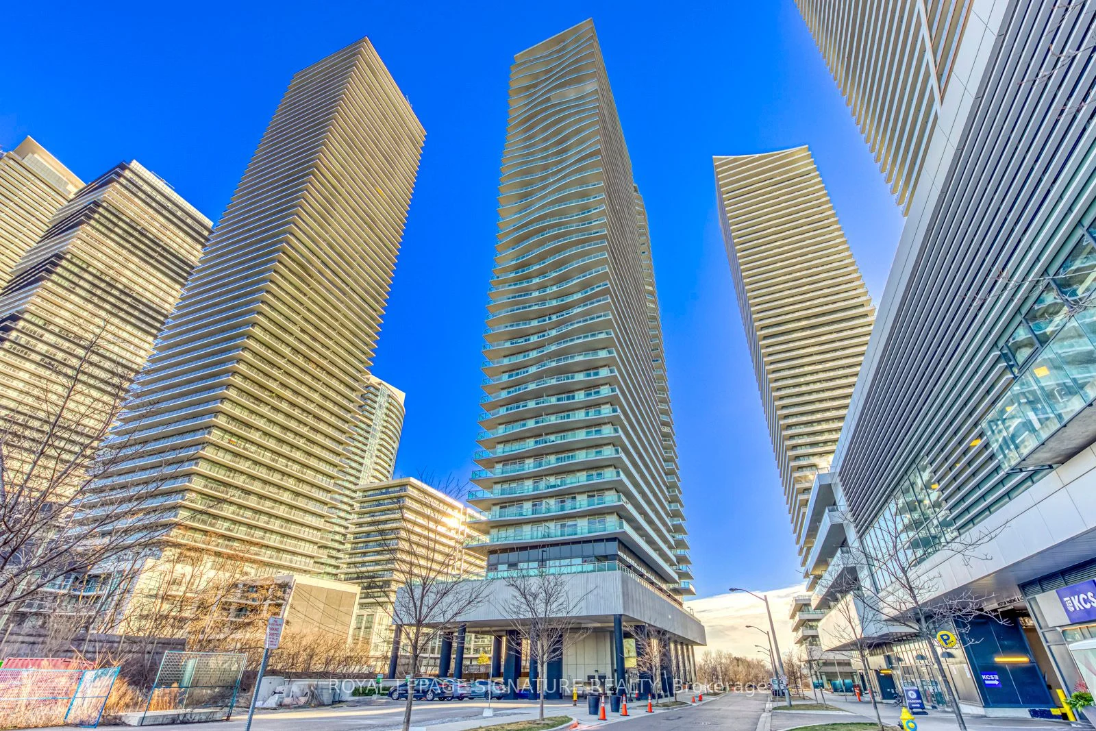 33 Shore Breeze Drive 1502, Toronto W06, On M8v 1a1