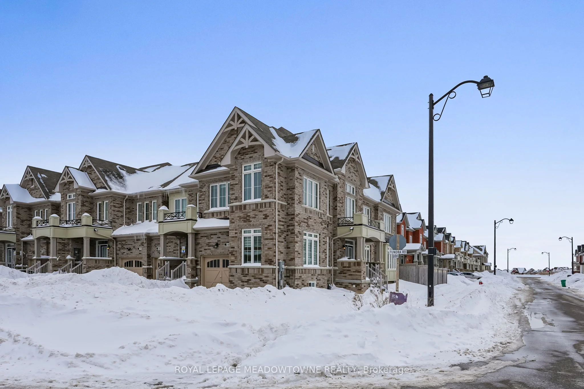 Att/Row/Townhouse in Caledon
