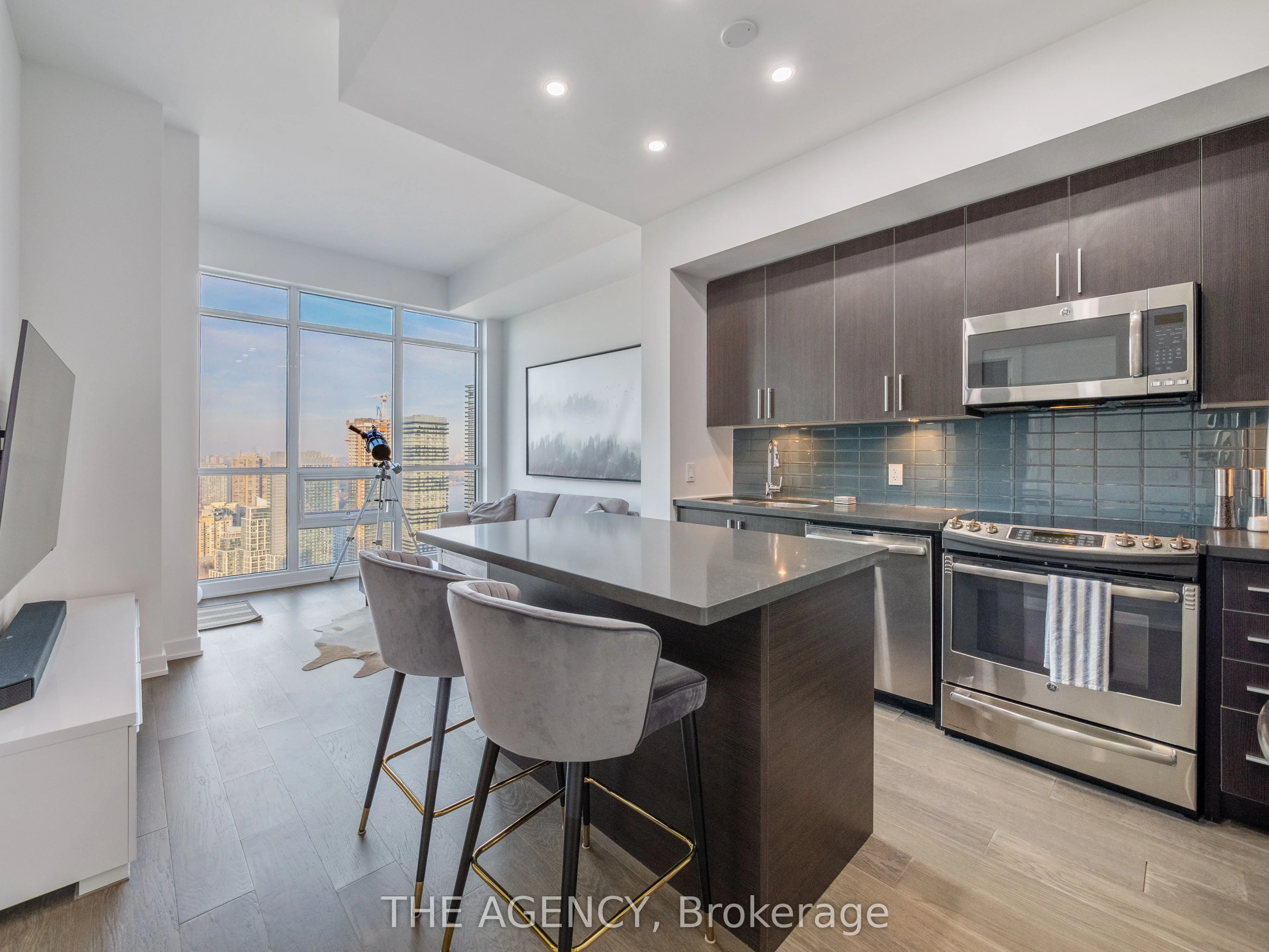 2220 Lakeshore Boulevard W Lph 05, Toronto W06, On M8v 0c1