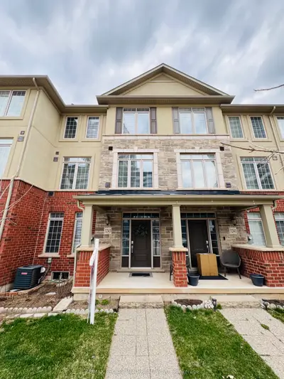 Att/Row/Townhouse in Oakville