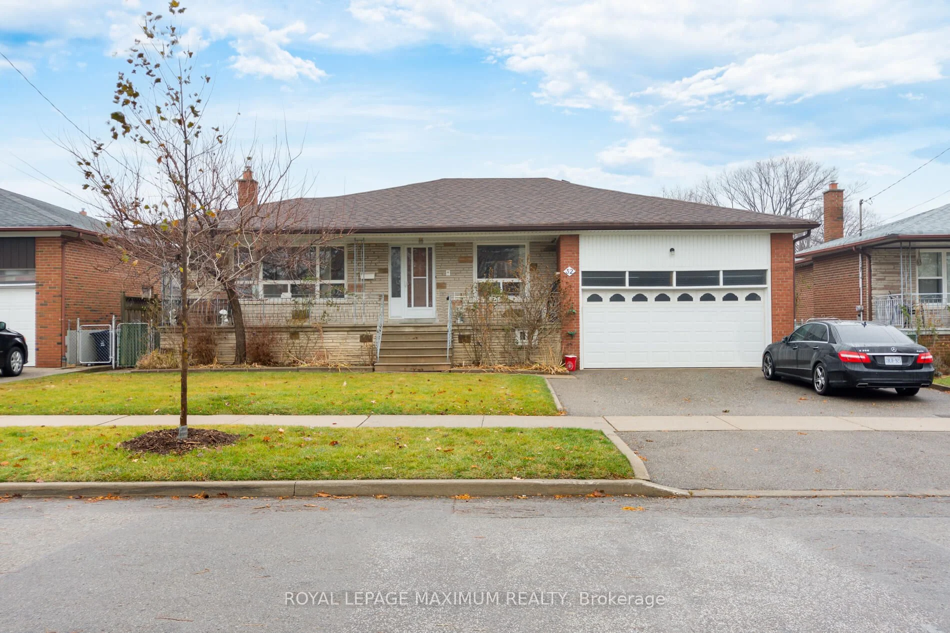 32 Whitfield Avenue Main, Toronto W05, On M9l 1g3