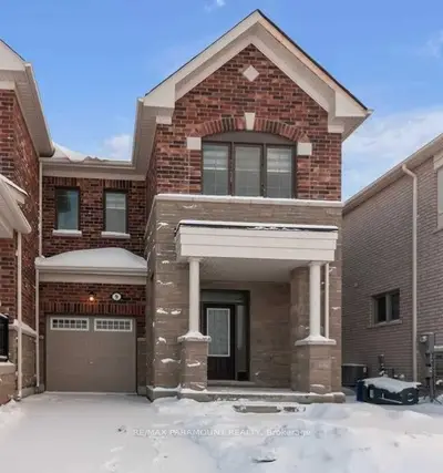 Att/Row/Townhouse in Brampton
