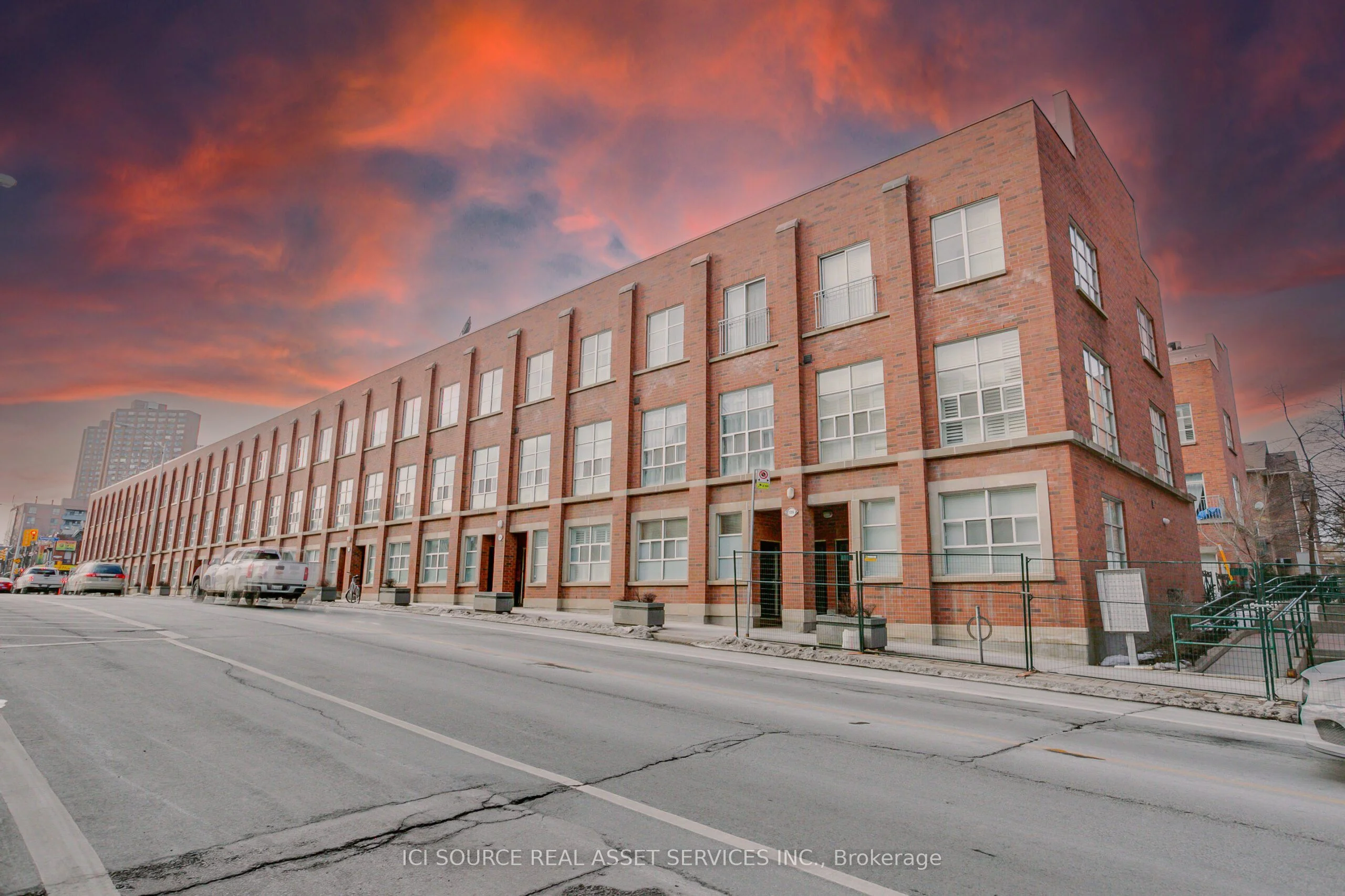 1392 Bloor Street W 3, Toronto W02, On M6p 4h6