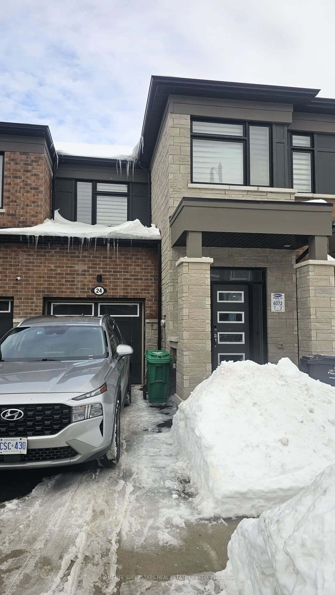 Att/Row/Townhouse in Brampton