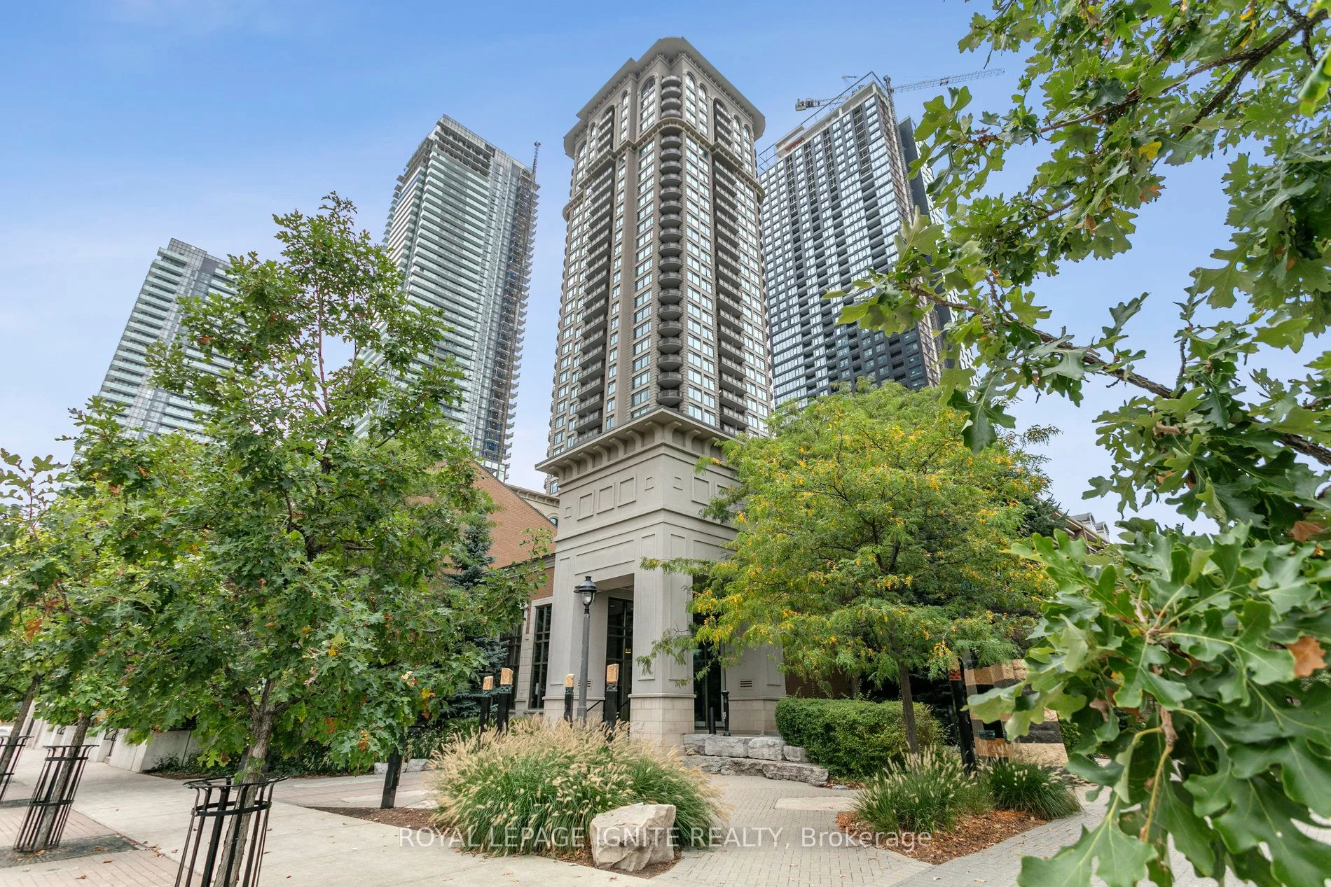 385 Prince Of Wales Drive 2402, Mississauga, On L5b 0c6