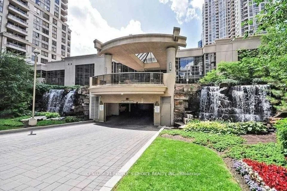 3888 Duke Of York Boulevard 436, Mississauga, On L5b 4p5