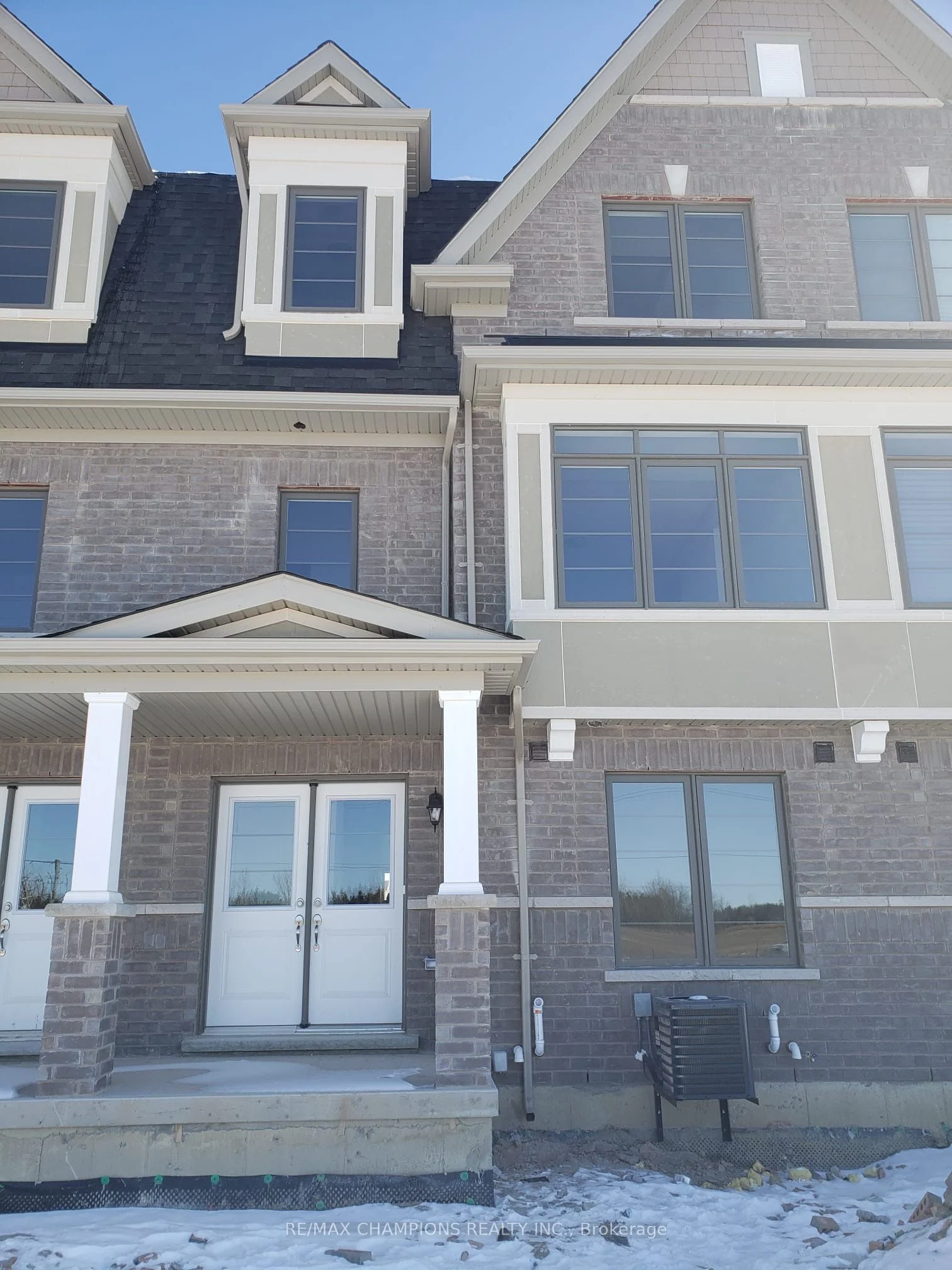 Att/Row/Townhouse in Brampton