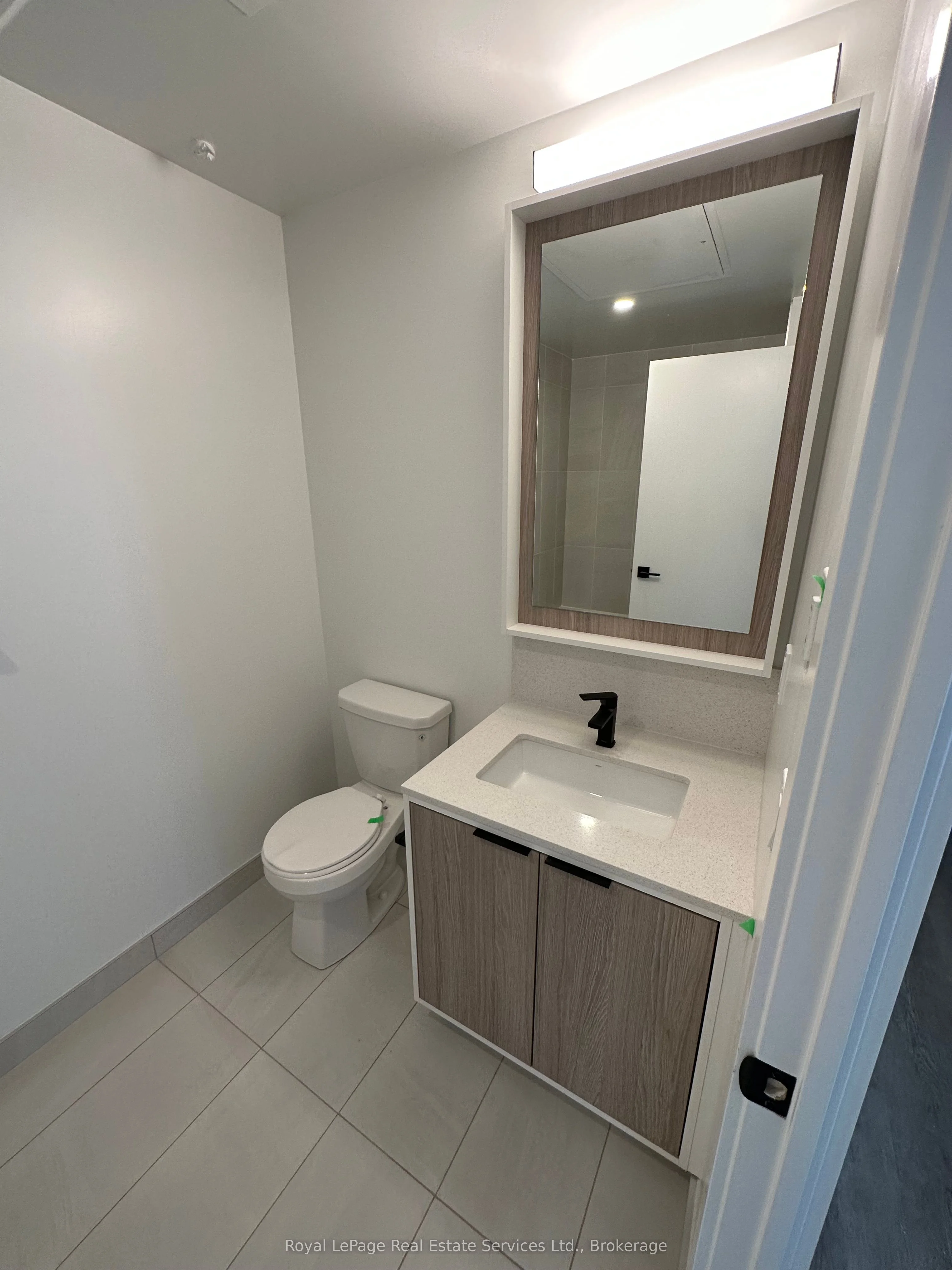 36 Zorra Street 3208, Toronto W08, On M8z 4z7