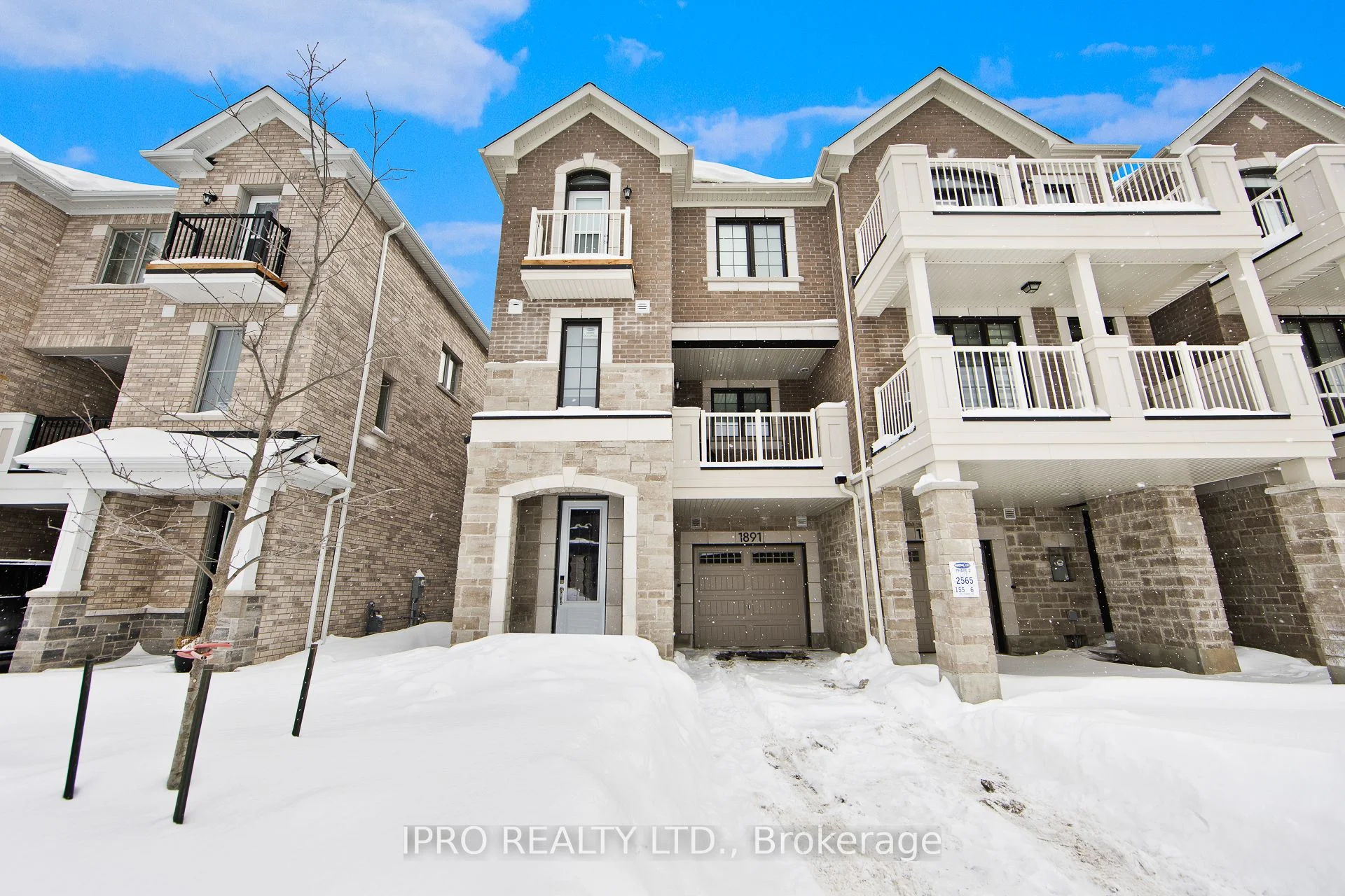 Att/Row/Townhouse in Milton