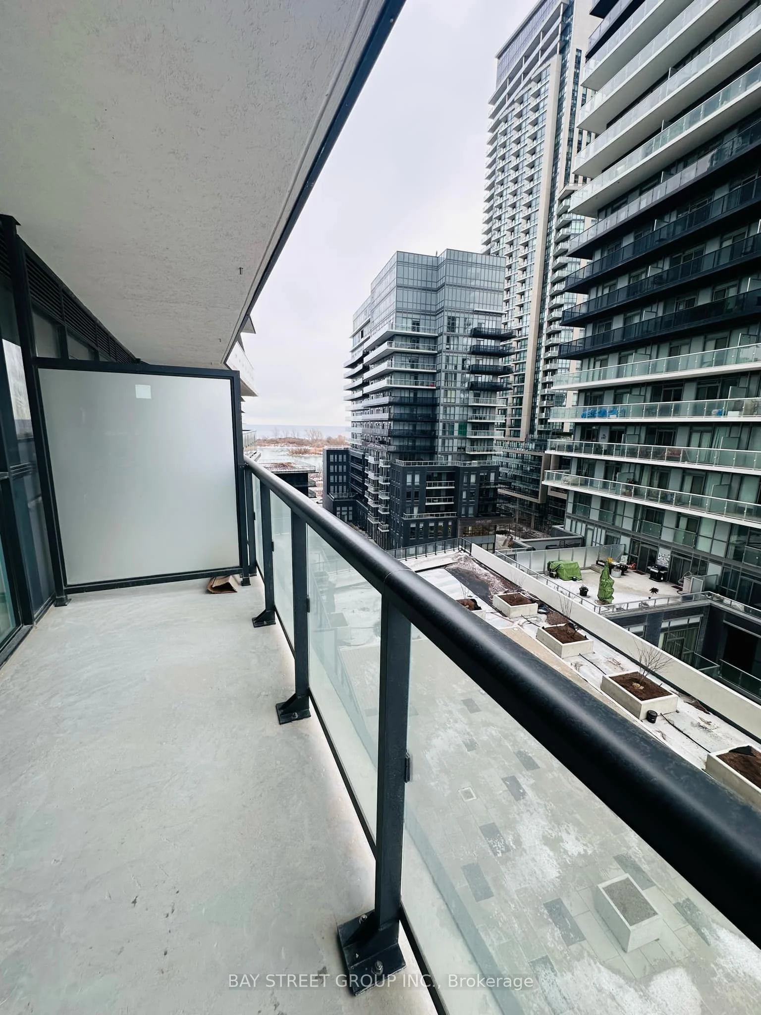 38 Annie Craig Drive S 807, Toronto W06, ON M8V 0G9