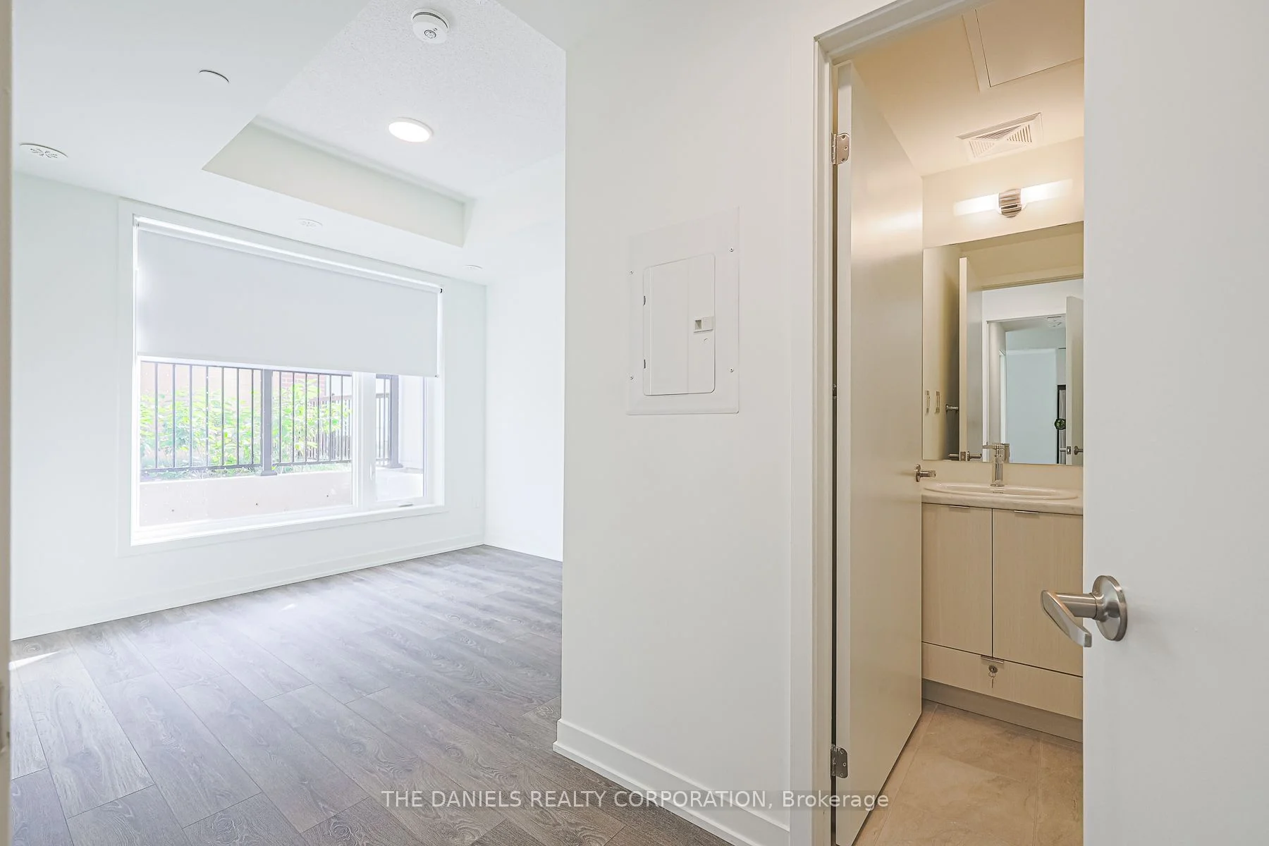 135 Canon Jackson Drive 112, Toronto W04, ON M6M 0C3