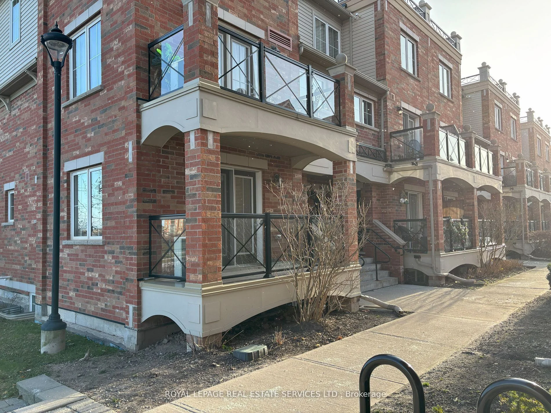 Condo Townhouse in Oakville