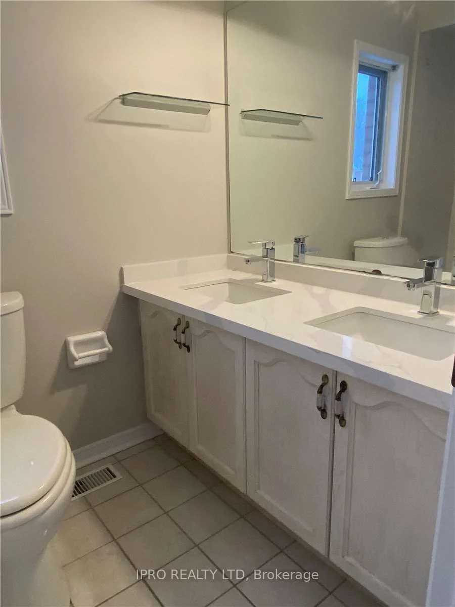 5473 RED BRUSH Drive, Mississauga, ON L4Z 4A7