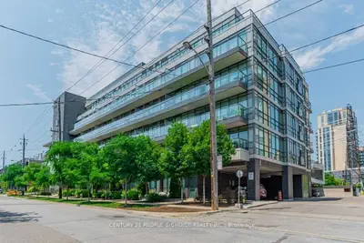 8 Fieldway Road 523, Toronto W08, On M8z 0c3