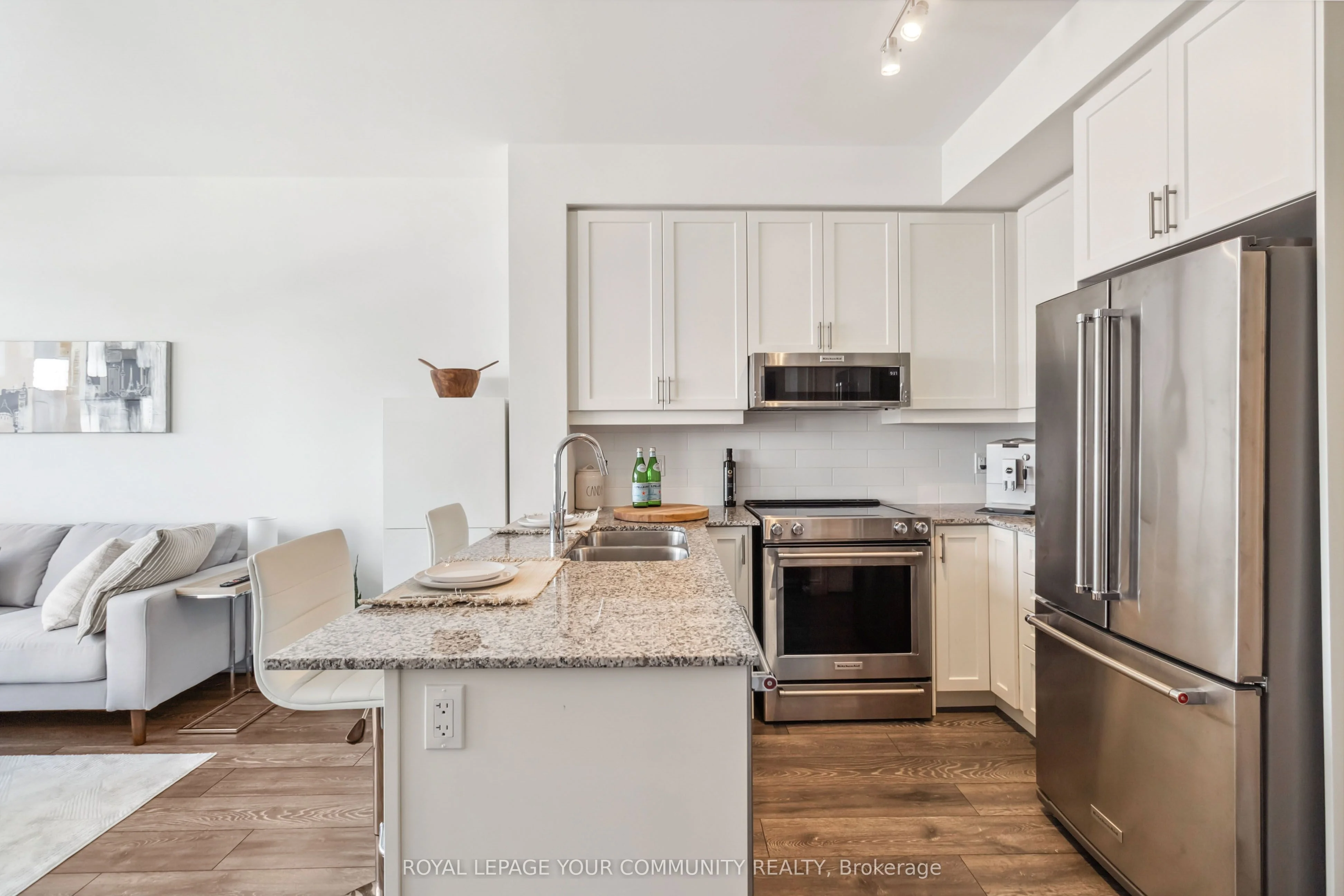 Condo Apartment in Milton