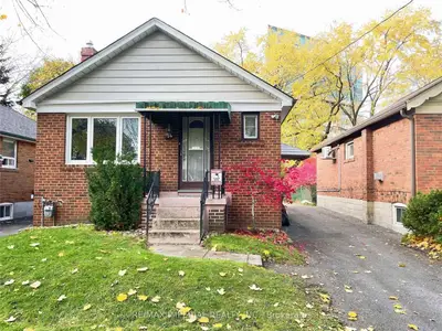 14 Green Lanes, Toronto W08, On, M8z 4v8