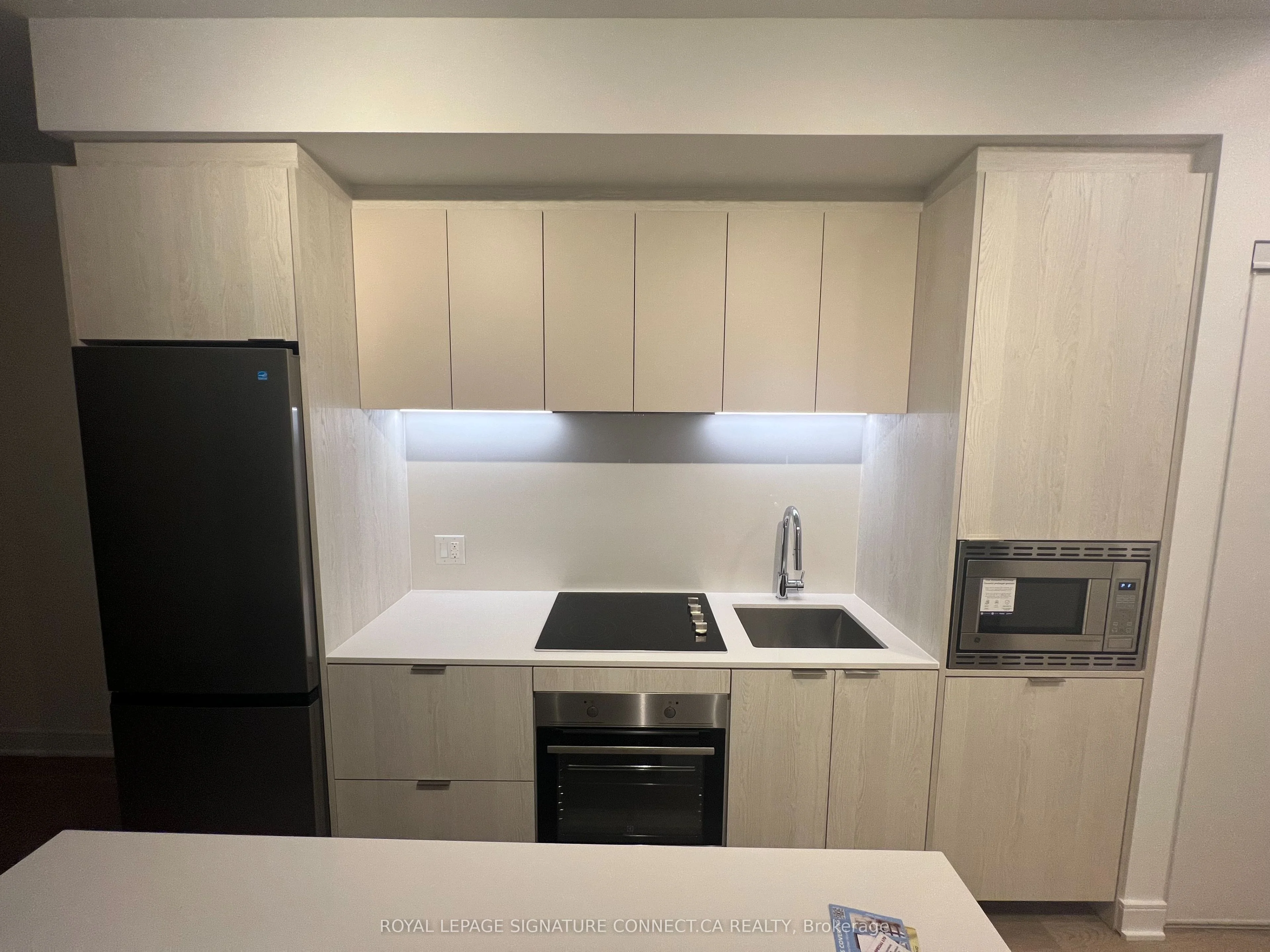 86 Dundas Street E 707, Mississauga, On L5a 0b1