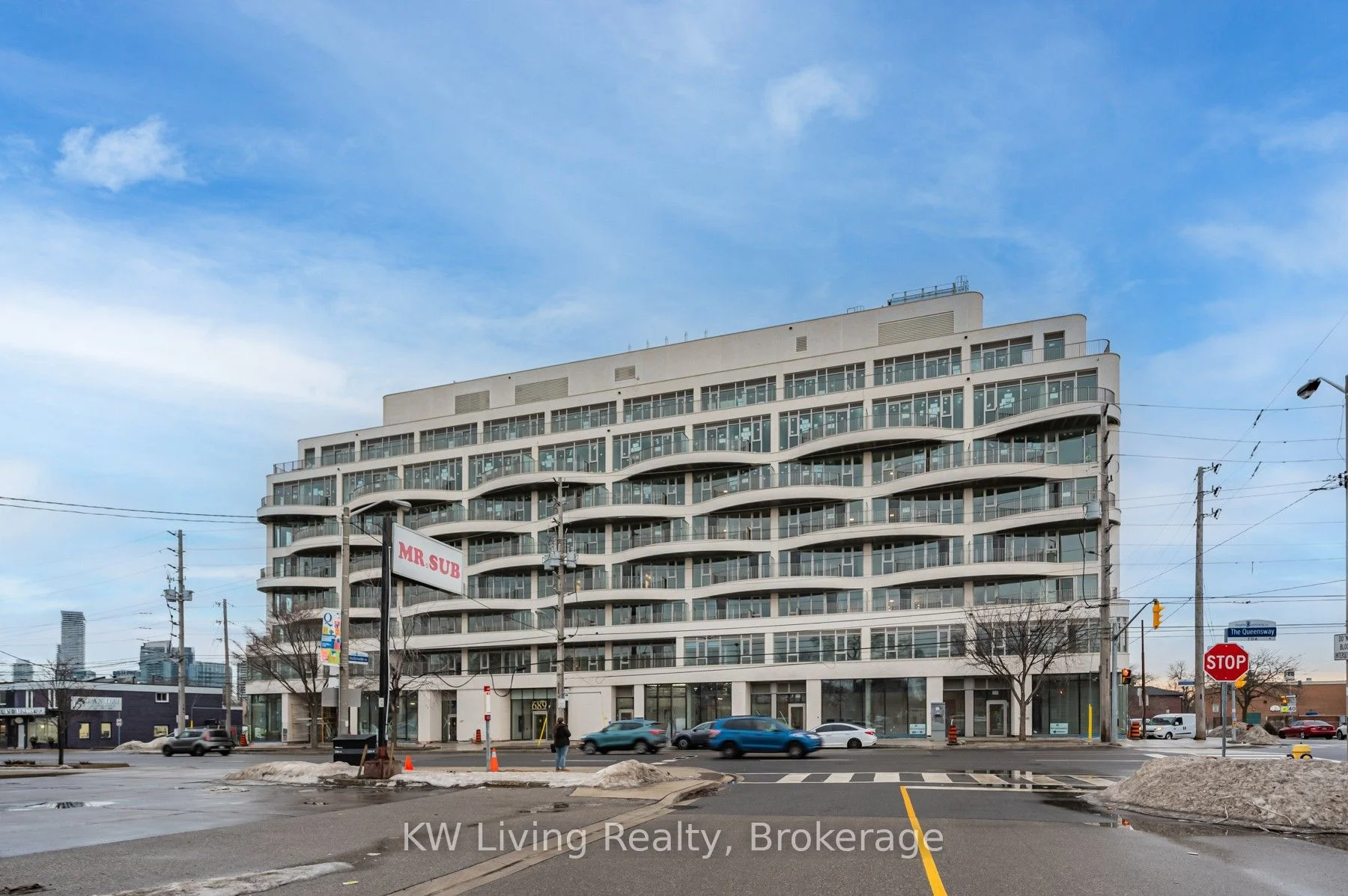 #207 689 The Queensway, Toronto W07, On, M8y 1l1