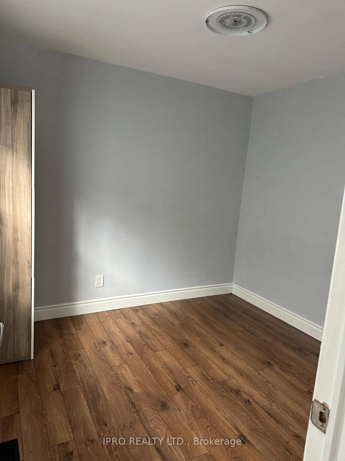 853 Fourth Street Main, Mississauga, ON L5E 1J7