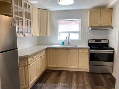 312 Lakeshore Road E 1, Mississauga, On L5g 2t4