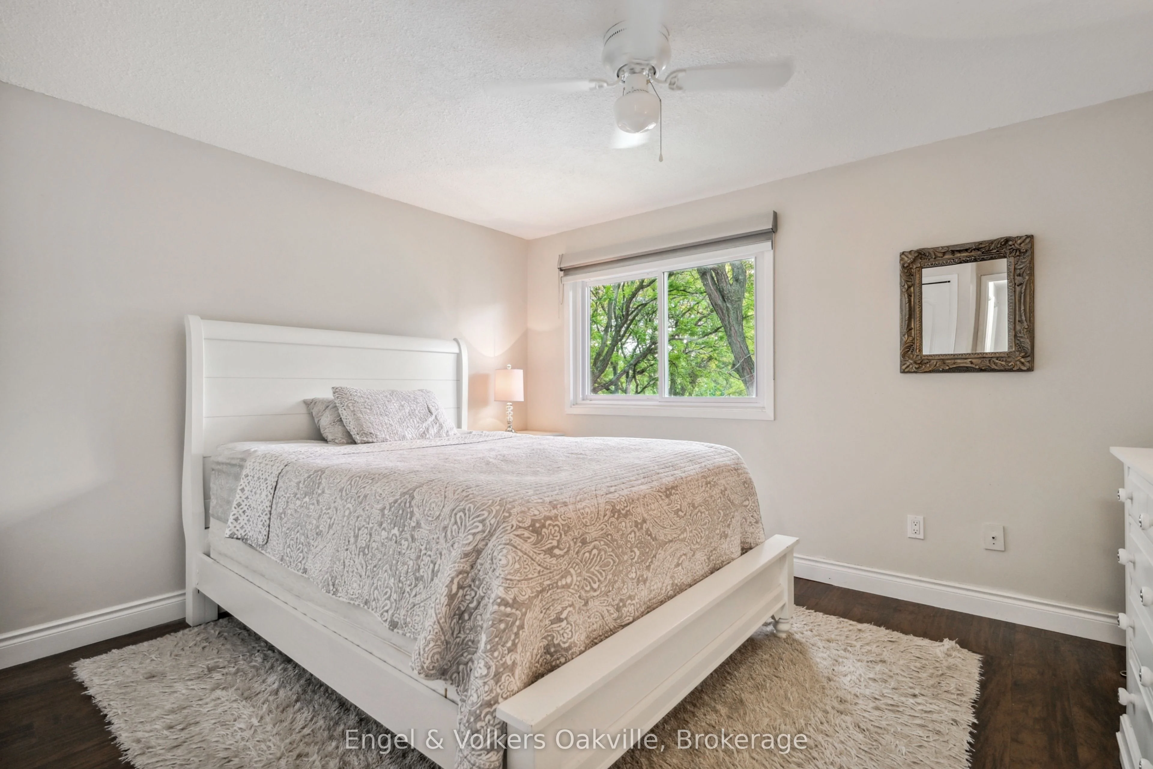 1027 Elizabeth Place, Oakville, ON L6H 3H8