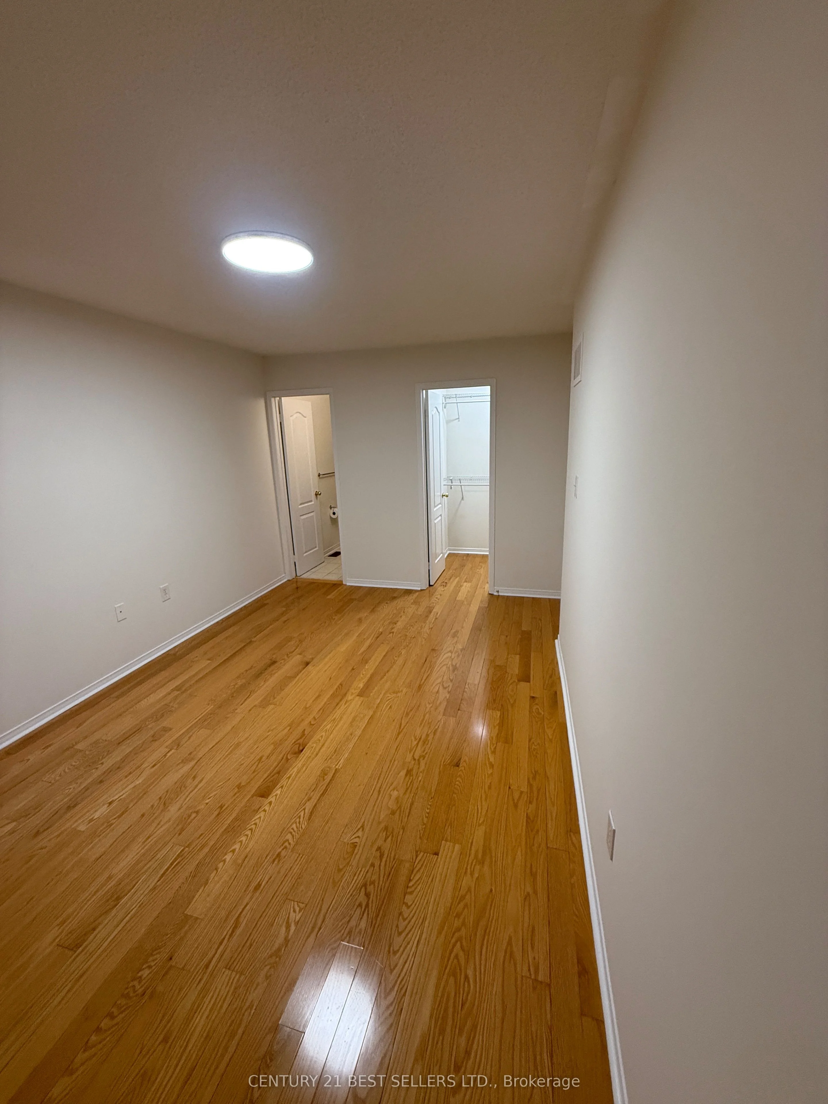 6173 Rowers Crescent, Mississauga, ON L5V 2Z9