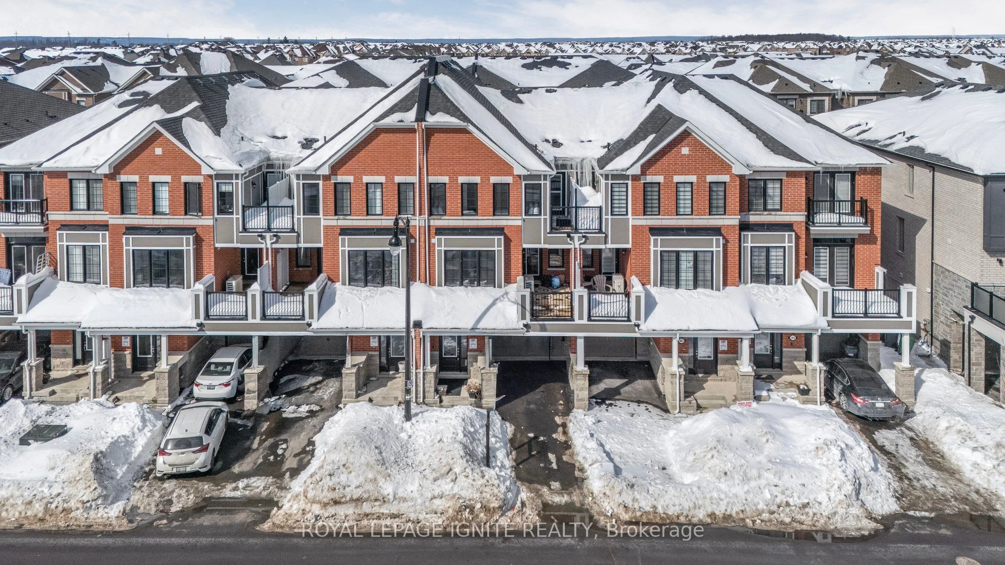 Att/Row/Townhouse in Brampton