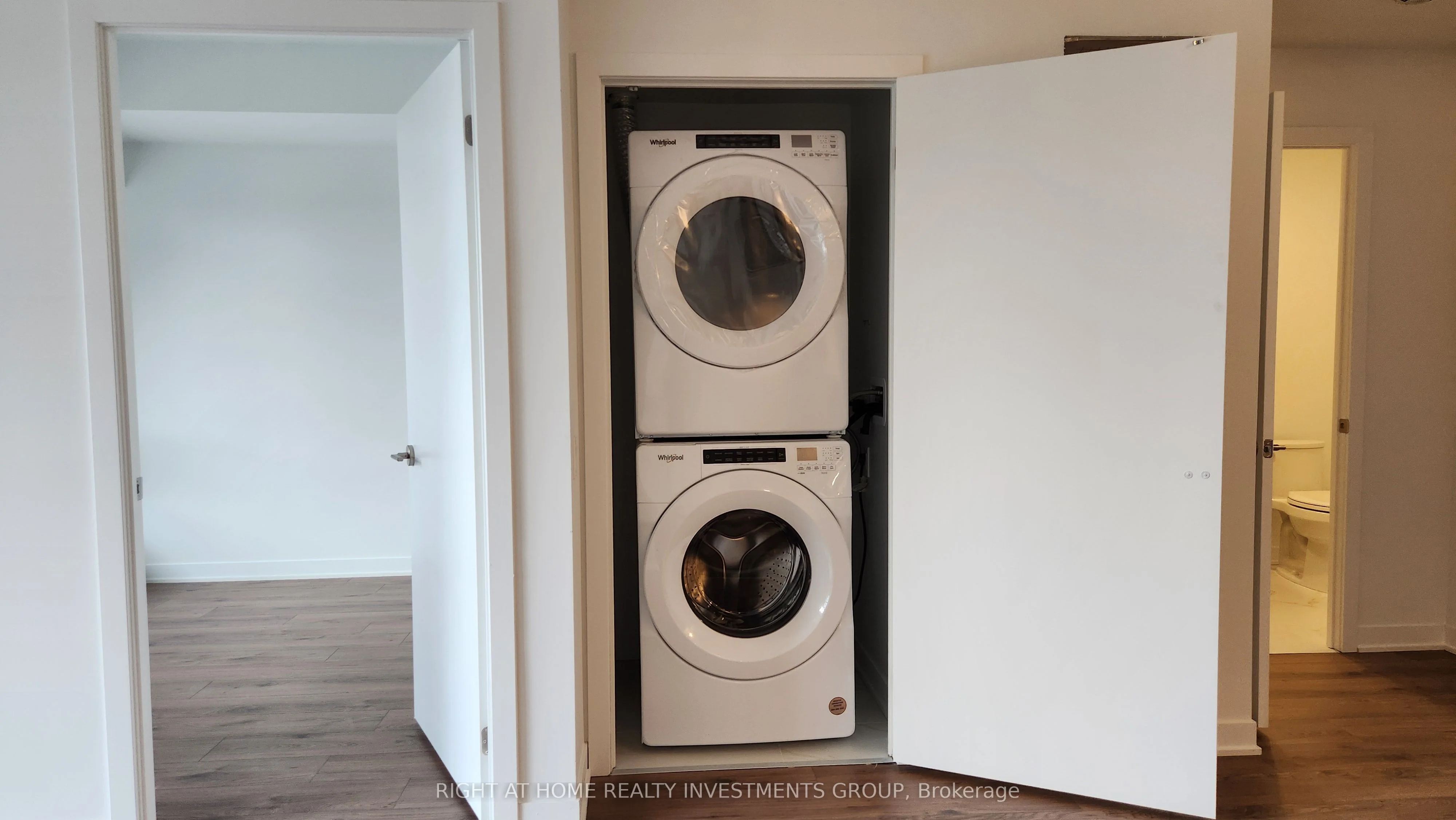 395 Dundas Street W 805, Oakville, ON L6M 5R8