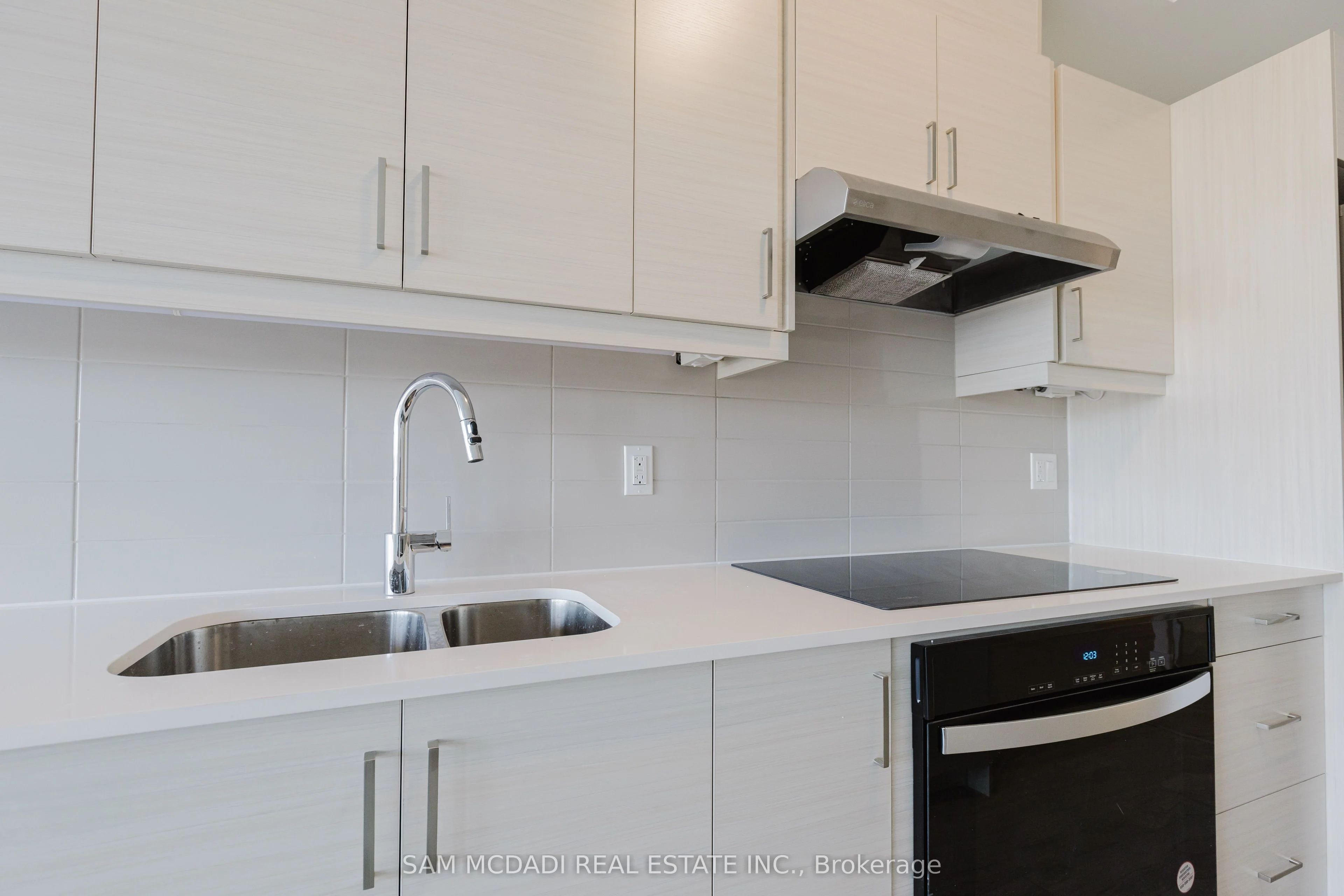1035 Southdown Road 312, Mississauga, ON L5J 0A2