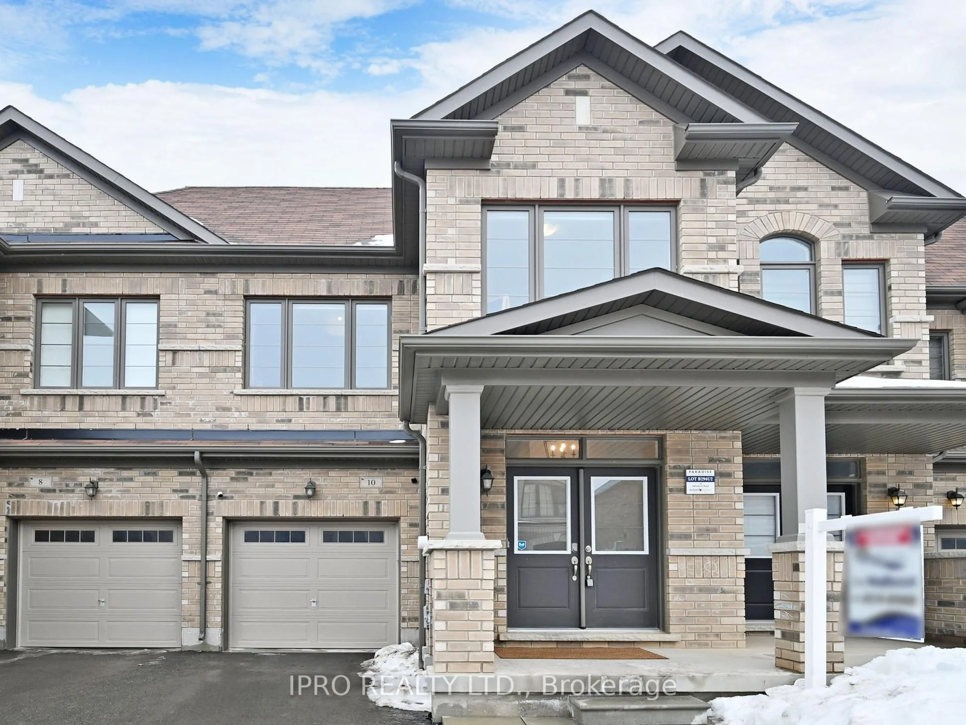 Att/Row/Townhouse in Brampton