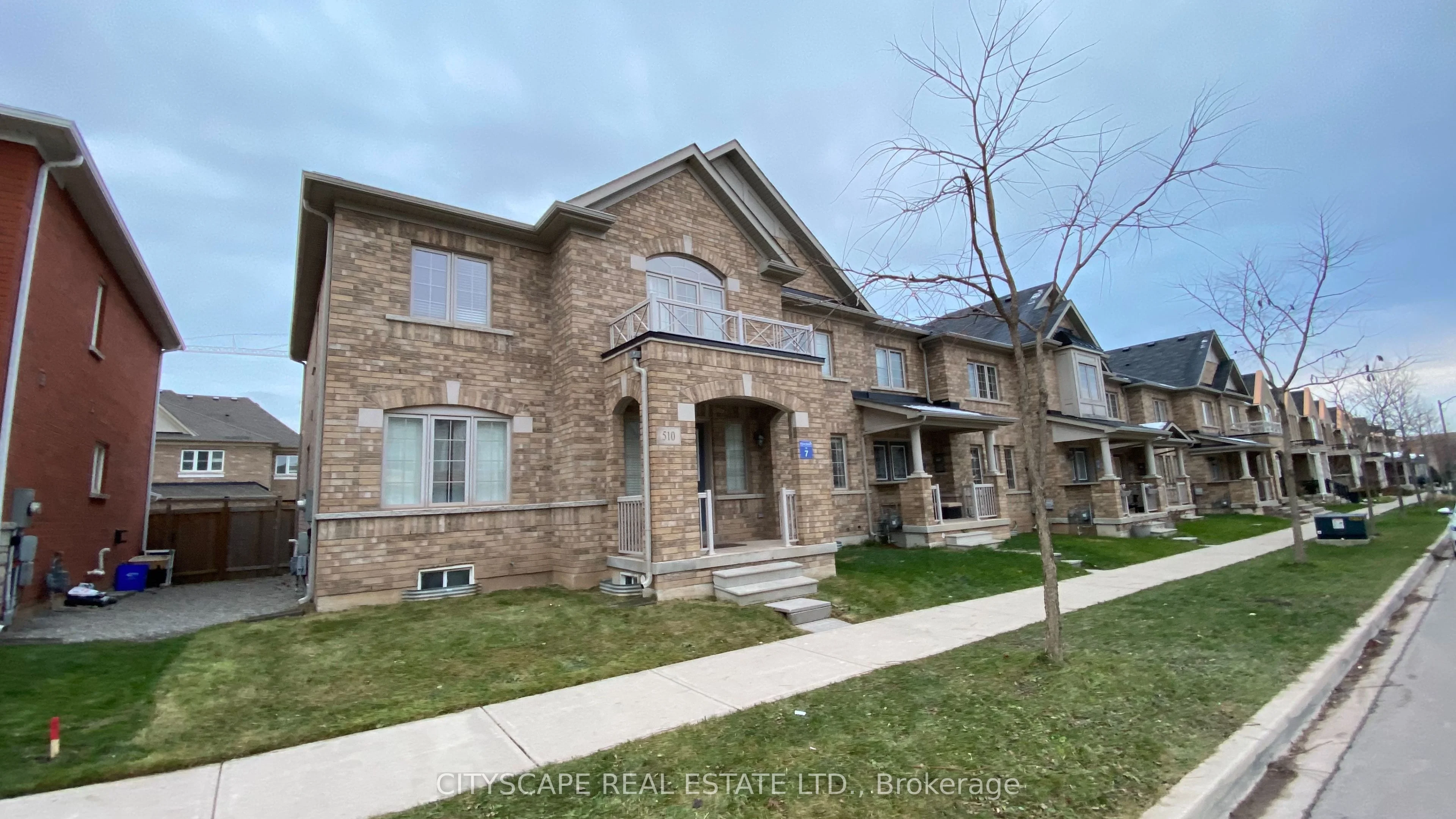 Att/Row/Townhouse in Oakville