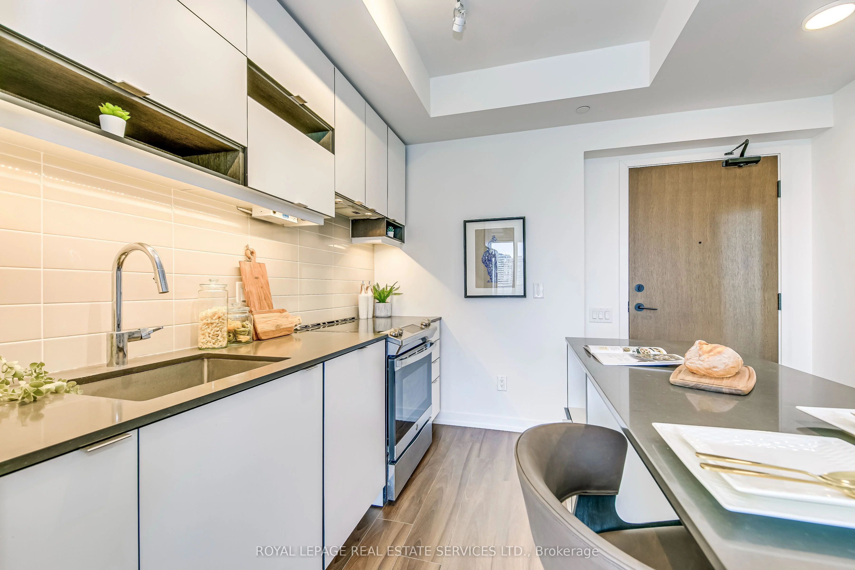 4065 Confederation Parkway 1009, Mississauga, ON L5B 0L4