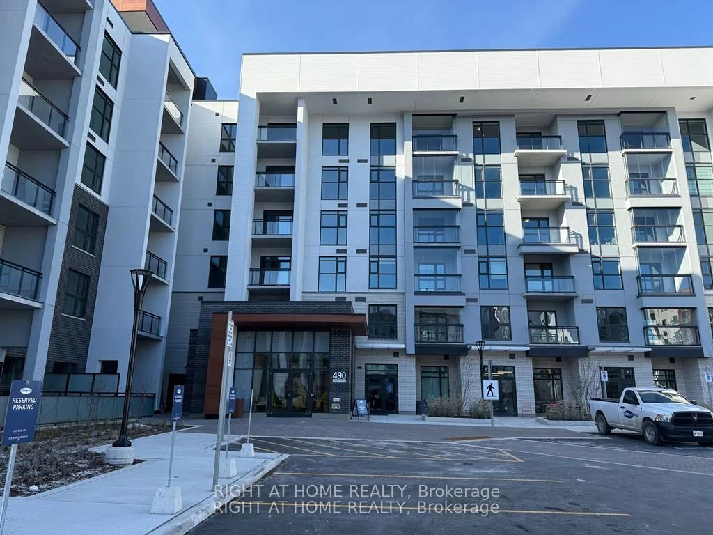 Condo Apartment in Milton