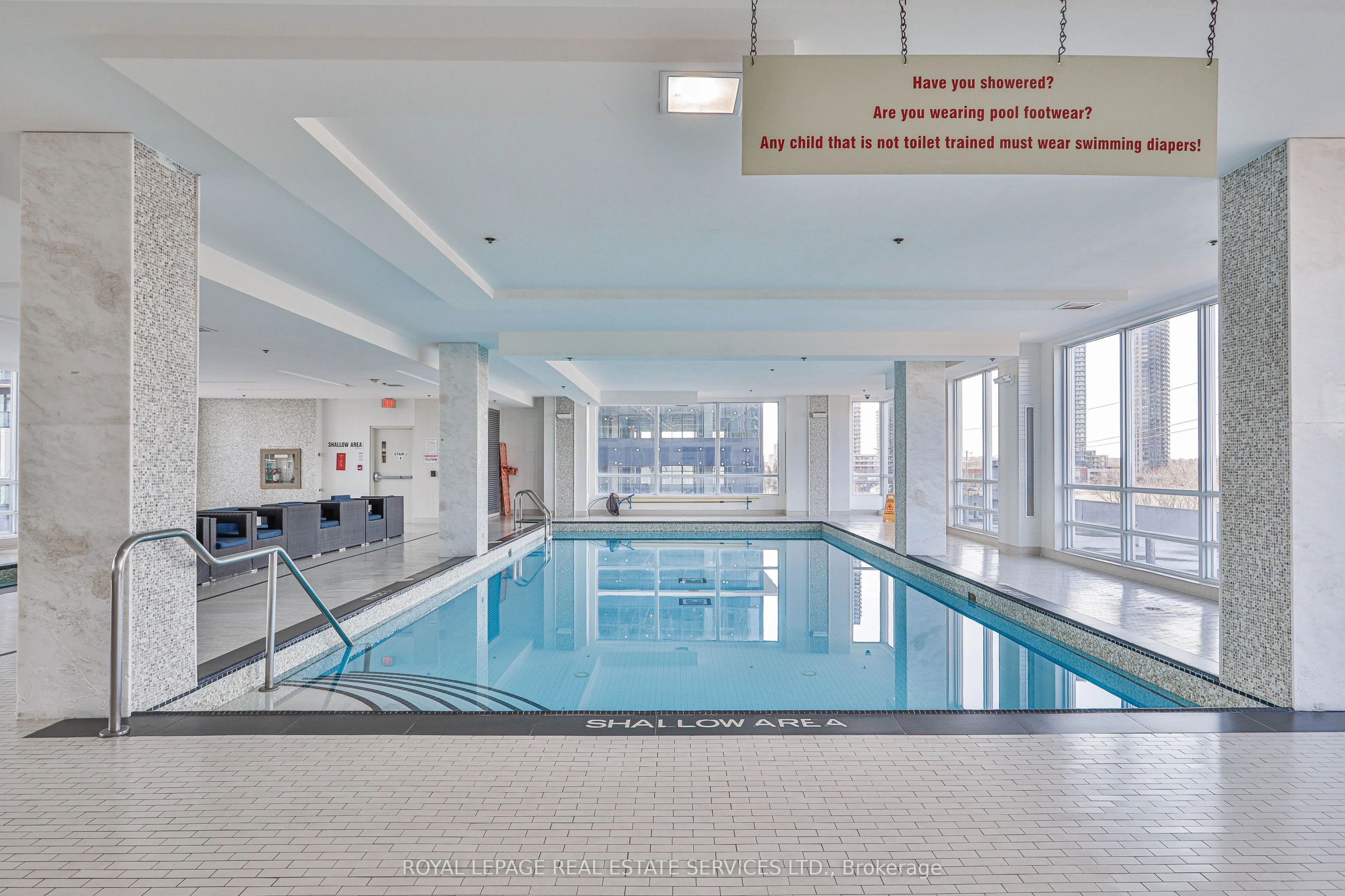 16 Brookers Lane 812, Toronto W06, ON M8V 0A5