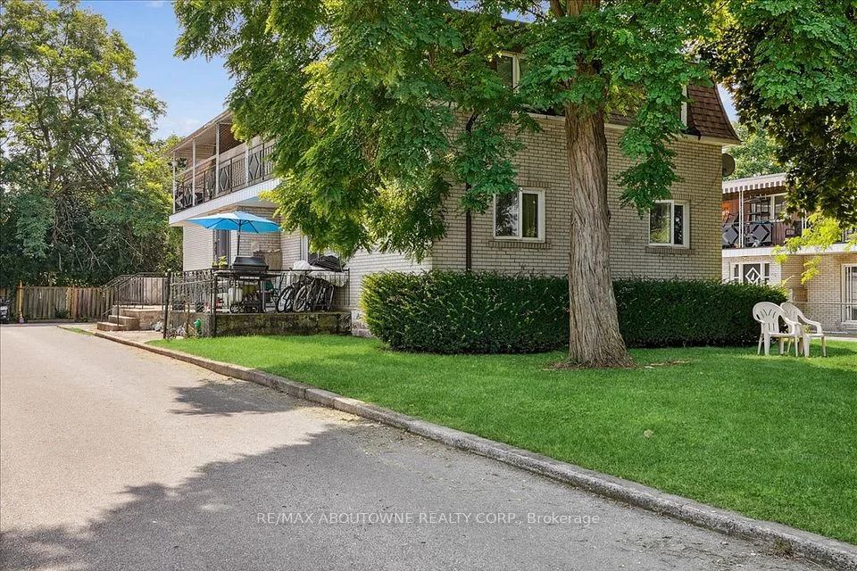 2316 Hixon Street 2, Oakville, ON L6L 1T7