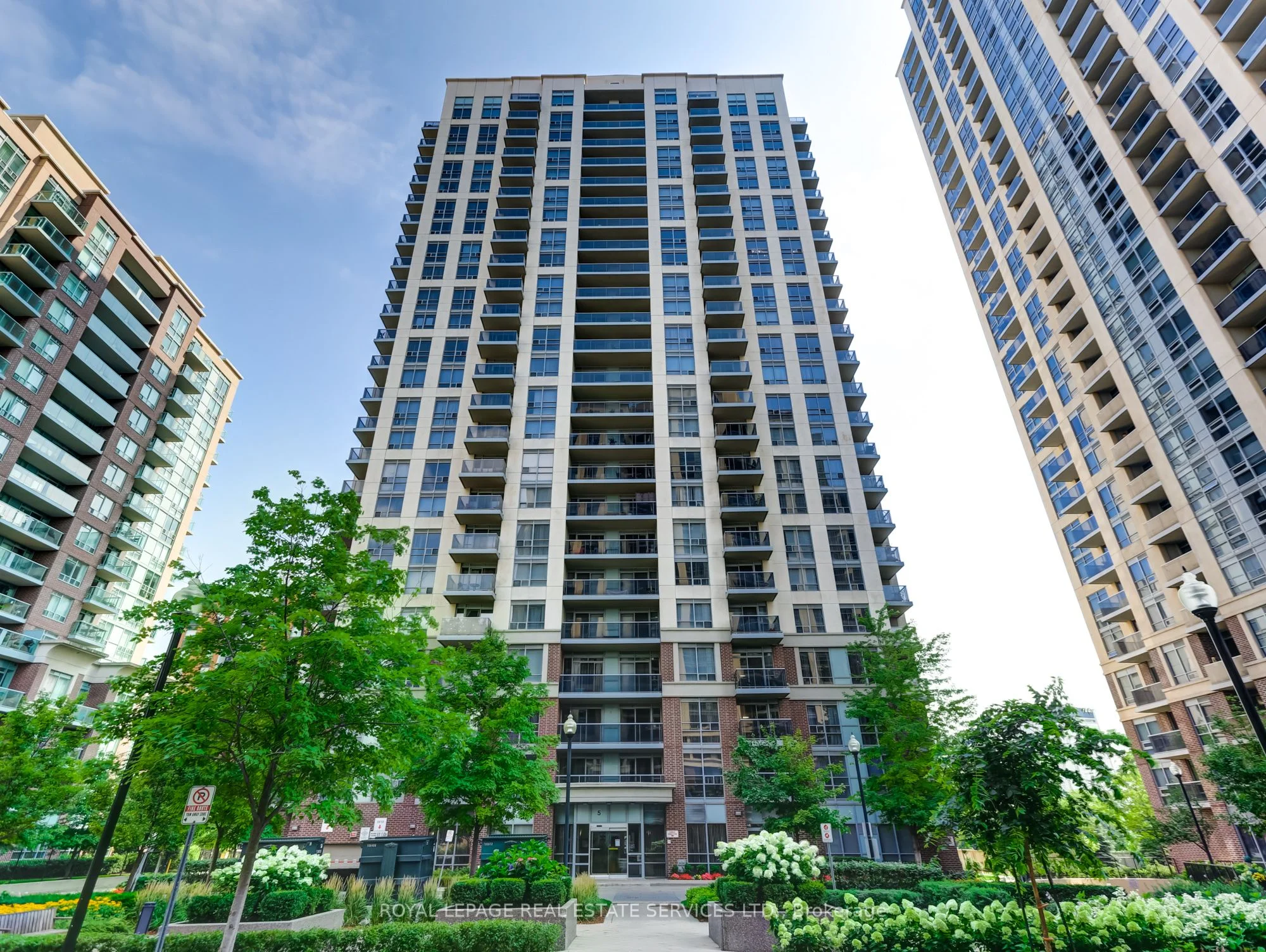 Condo Apartment in Toronto