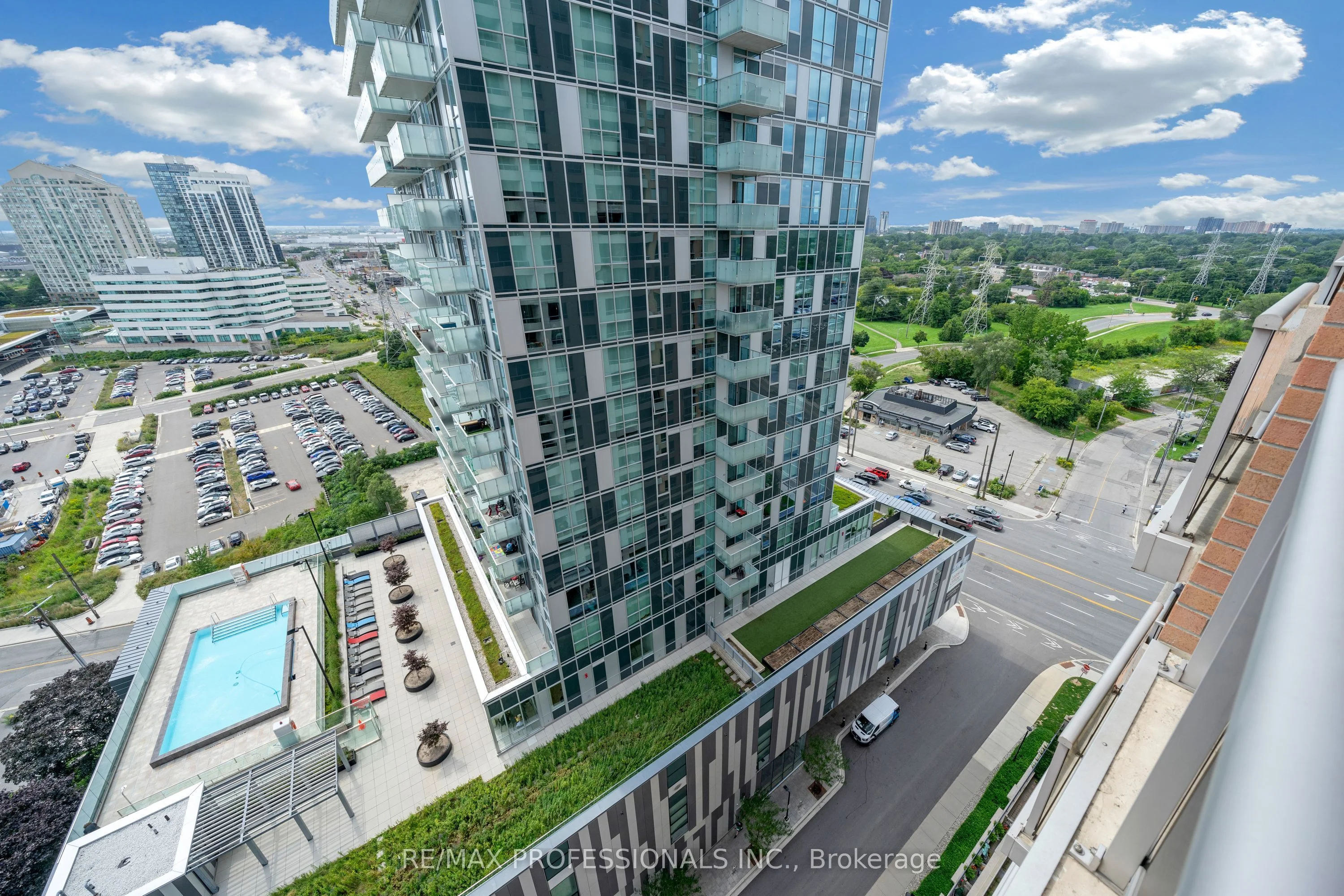 5233 Dundas Street 1728, Toronto W08, ON M9B 6M1