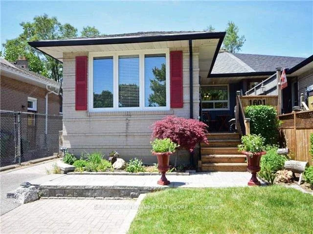 Semi-Detached in Mississauga