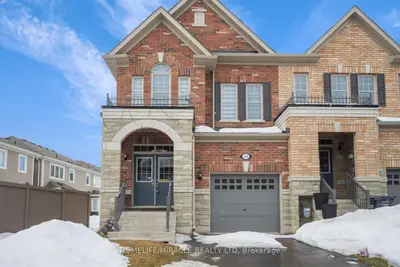 Att/Row/Townhouse in Brampton