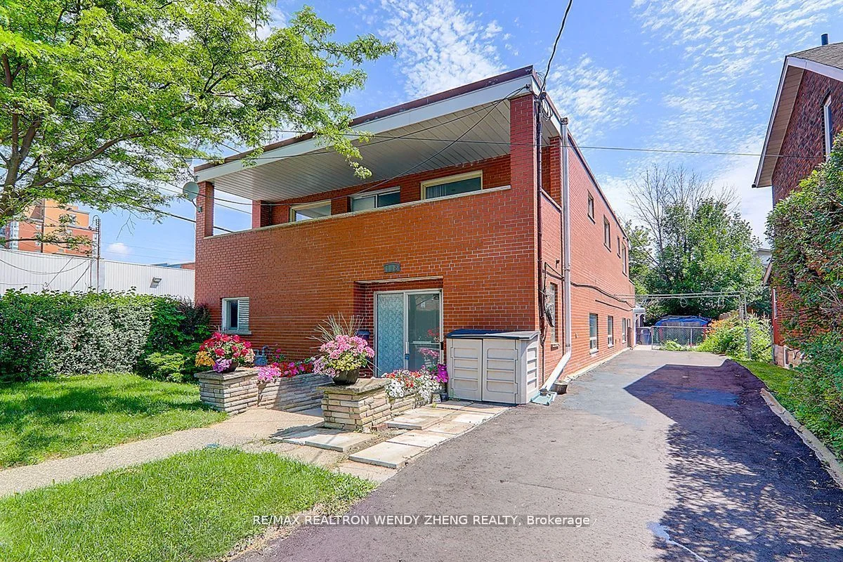 Triplex in Toronto