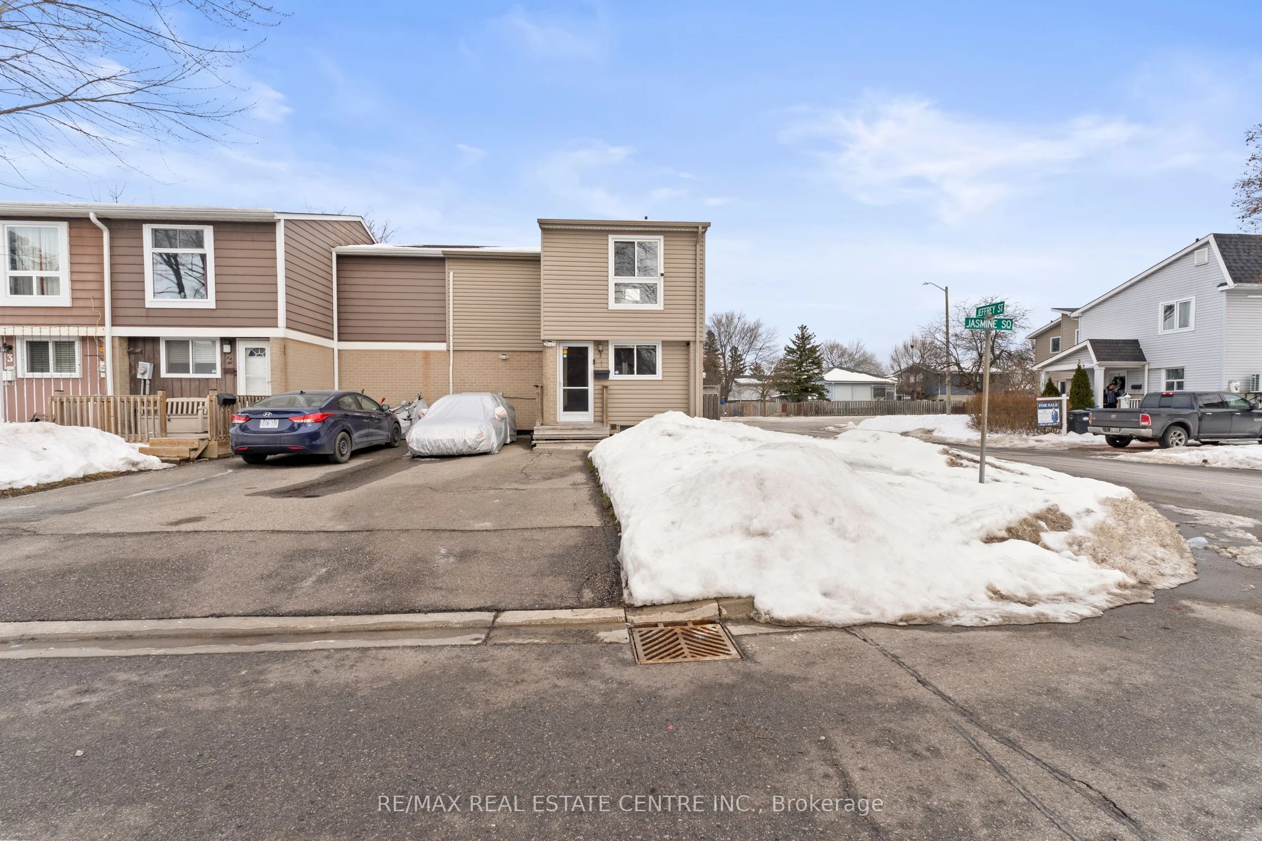 Att/Row/Townhouse in Brampton