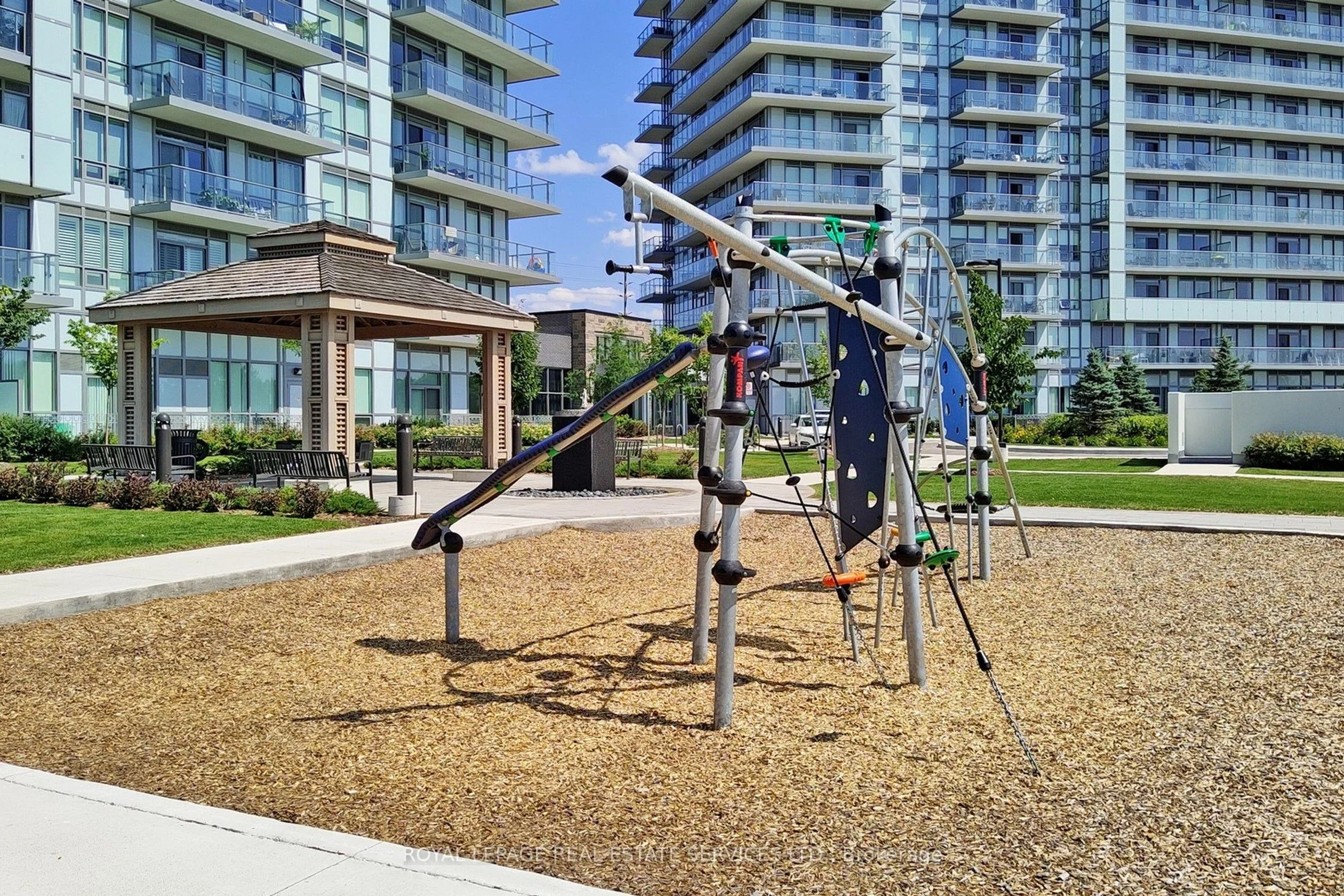 4677 Glen Erin Drive 906, Mississauga, ON L5M 2E3