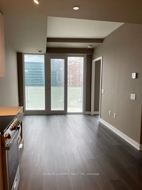 3900 Confederation Parkway 802, Mississauga, On L5m 0m3