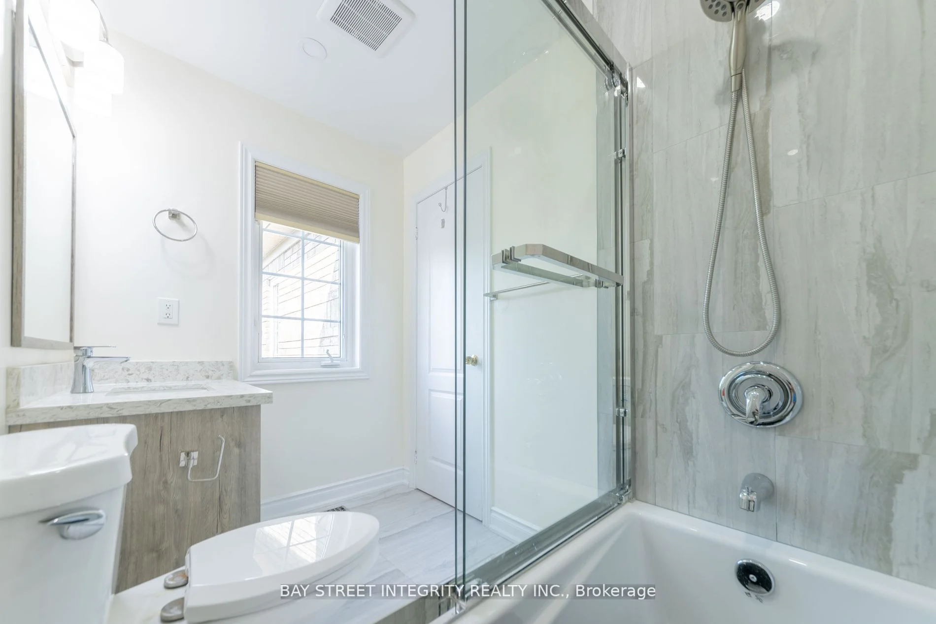 5657 Raleigh Street (Upper), Mississauga, ON L5M 7E4