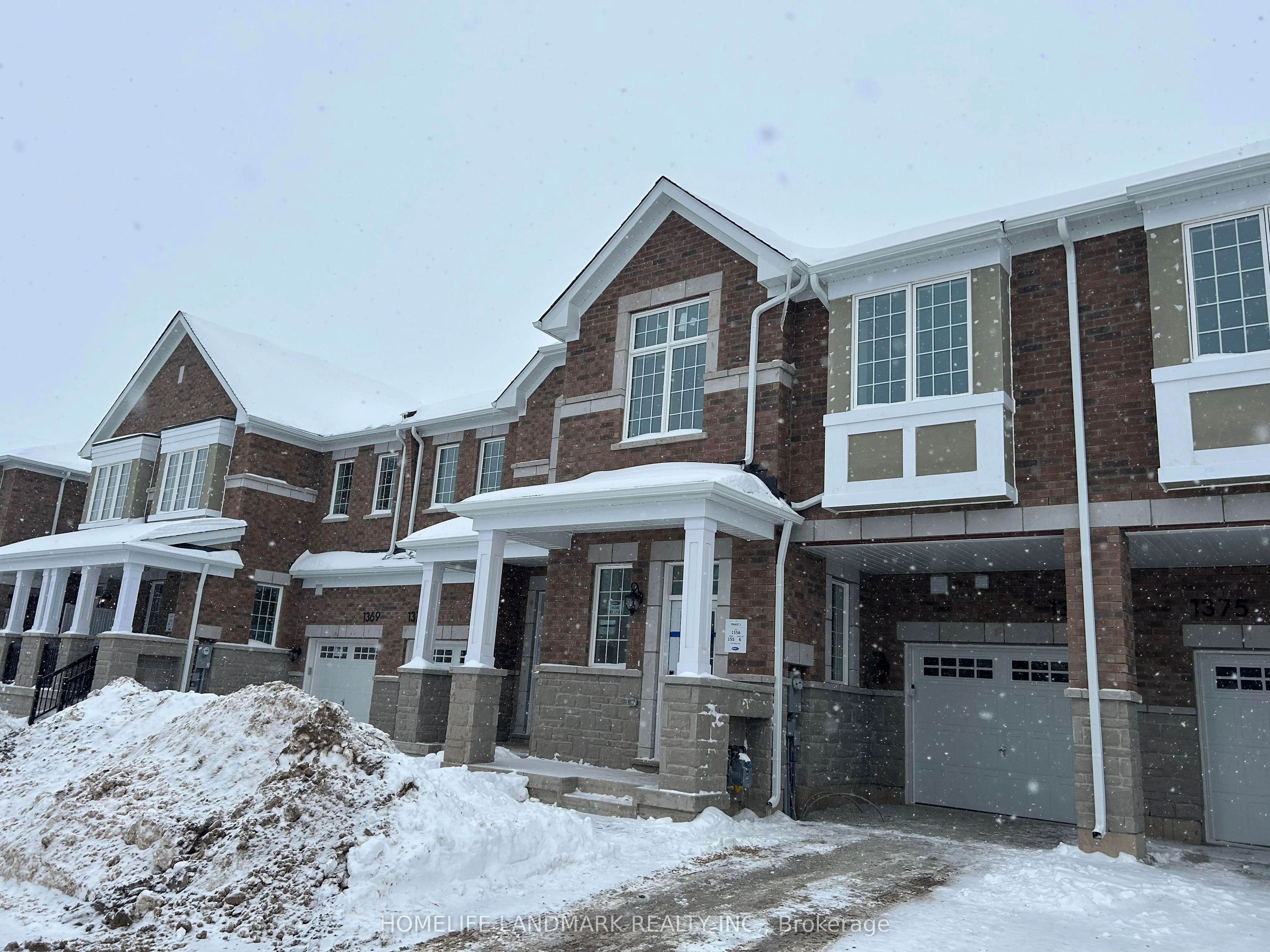 Att/Row/Townhouse in Milton