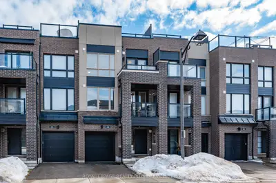 Att/Row/Townhouse in Oakville