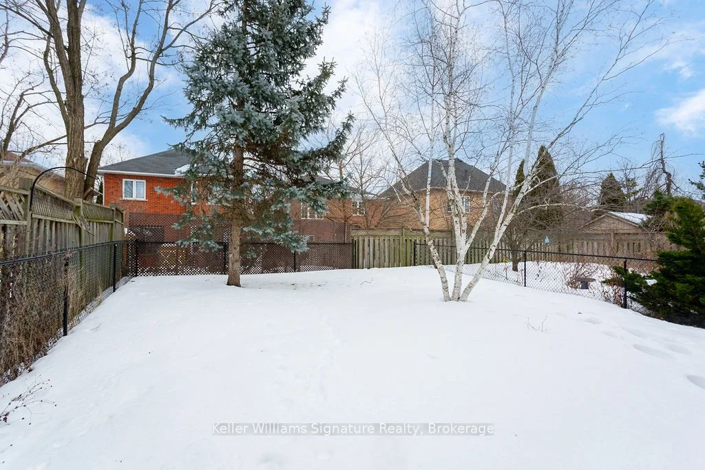 2070 Shady Glen Road, Oakville, ON L6M 3P1