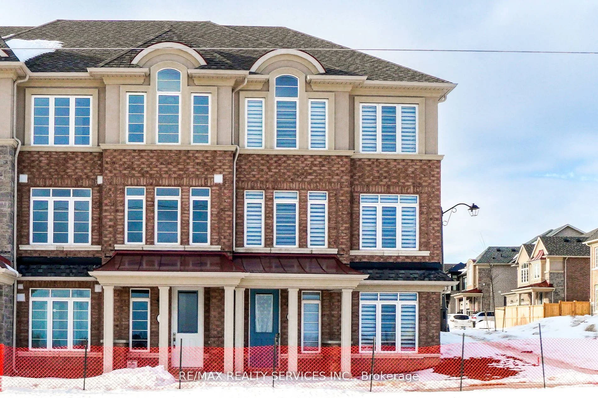 11 Burnhamthorpe Road E, Oakville, On L6h 3p9