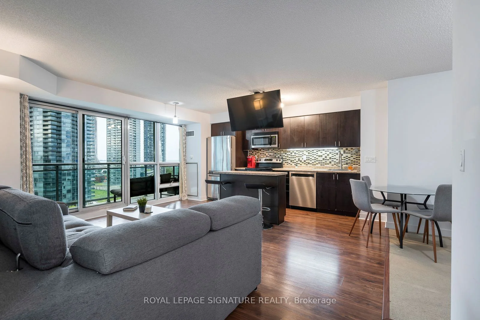 155 Legion Road N 1214, Toronto W06, On M8y 0a7